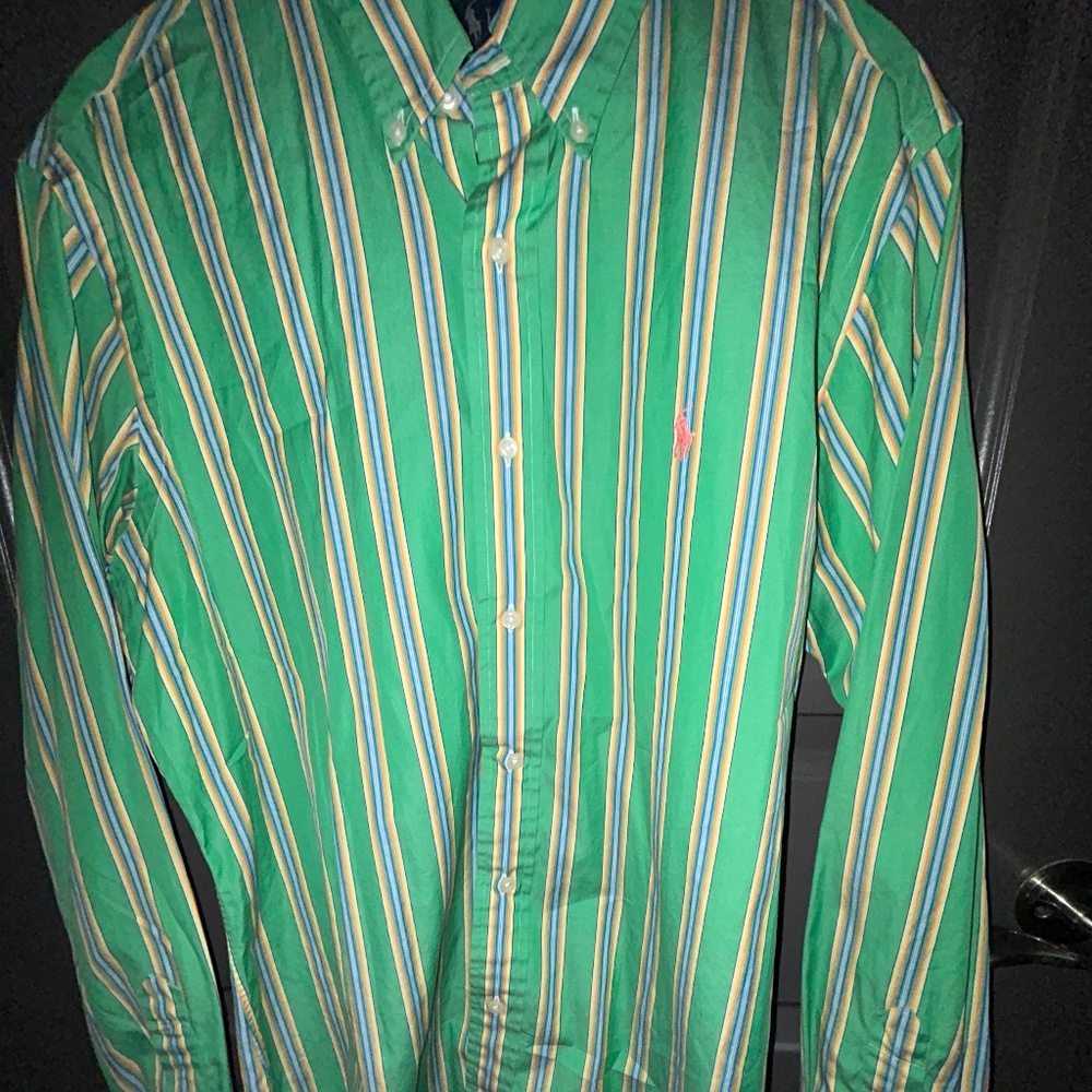 Vintage Tommy Hilfiger button uov